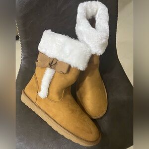 Ocean & Coast Faux Fur Trim Bow Boots Women 8.5 Tan Excellent Suede-like Textile